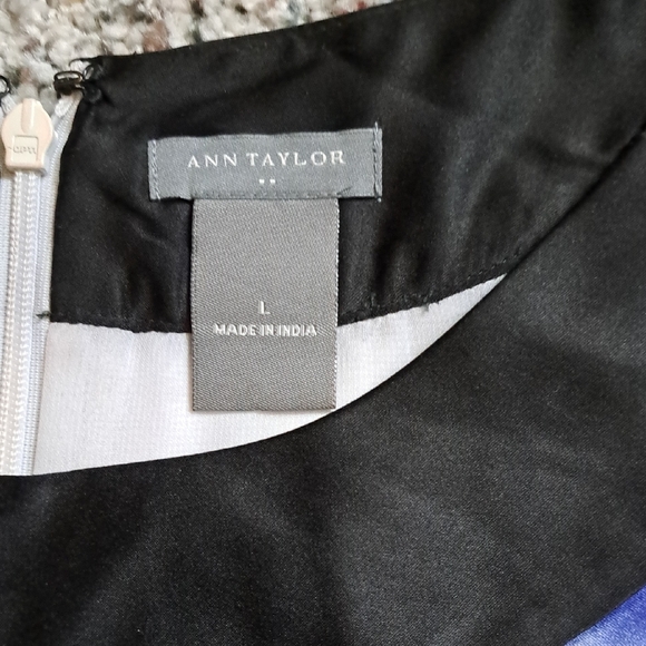 Floral Sleeveless Top - Blue and Black - Picture 4 of 7